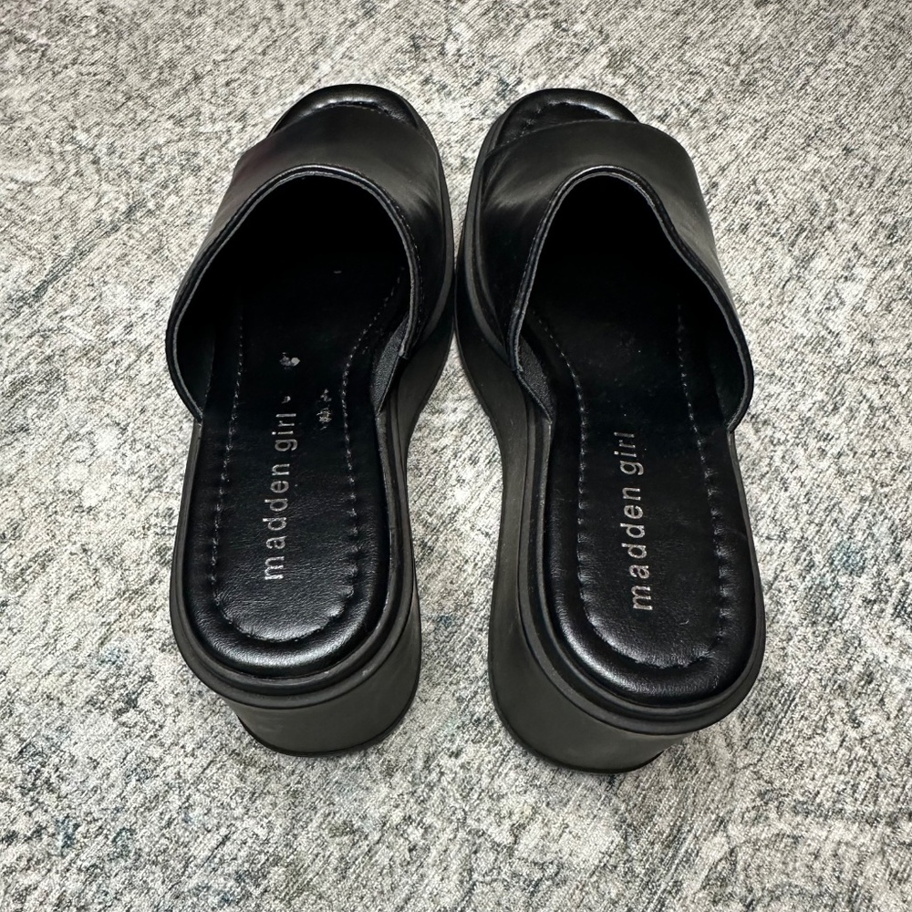 🆕 Madden Girl Wiindy Wedge Size 6 - Picture 2 of 5